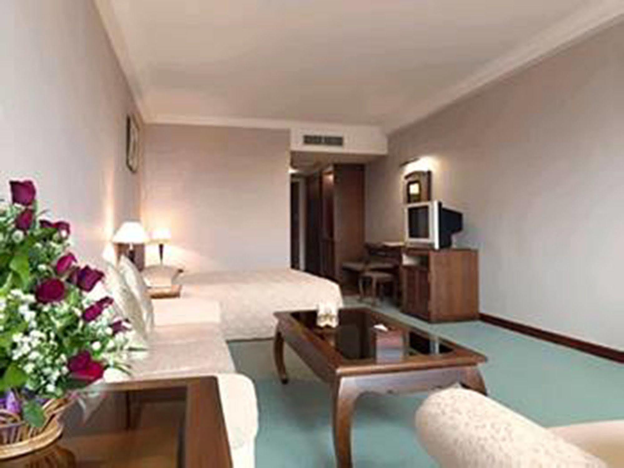 Angkor Howard Hotel Сием Реап Екстериор снимка